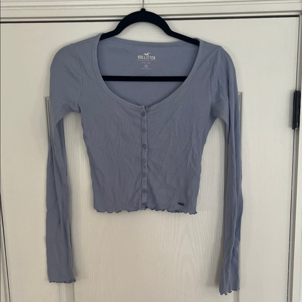 Hollister Women's Light Blue Button-Down Shirt